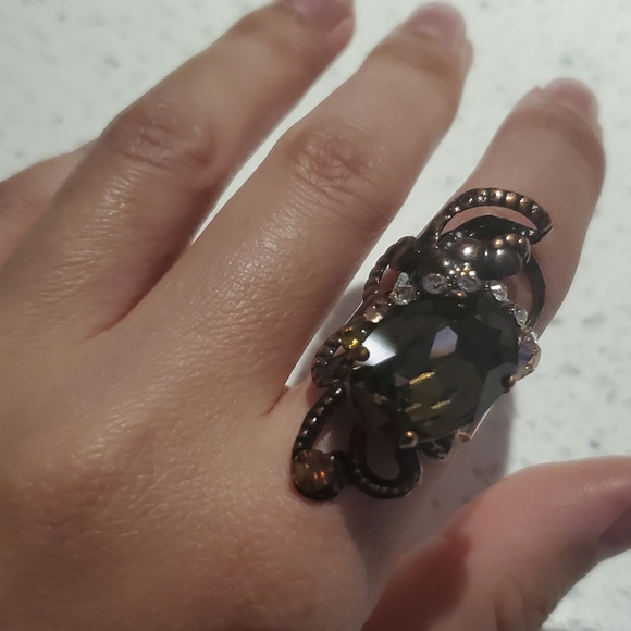 Bronze metal ring with olive and champagne colored stones (assuming cz) - Picture 3 of 4